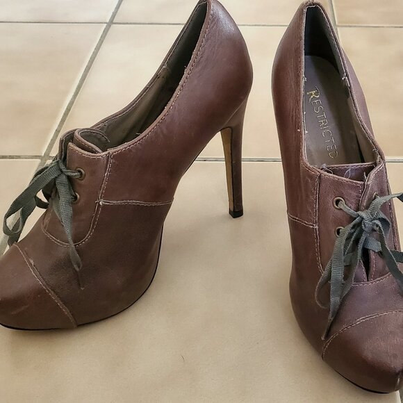 Restricted Brown Leather Lace-Up Oxford Heels – Size 9 - Picture 1 of 16